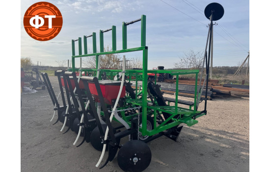 Картофелесажалка КФСК-4ЦК, транспортерная 4-х рядная под капельную ленту